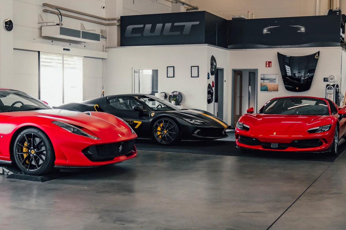 3x Ferrari
